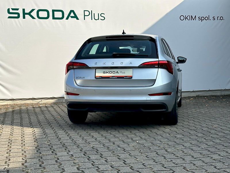 Škoda Scala (2022) 1.0 TSI 81kW AmbitionPlus DSG - fotka 2 z 22