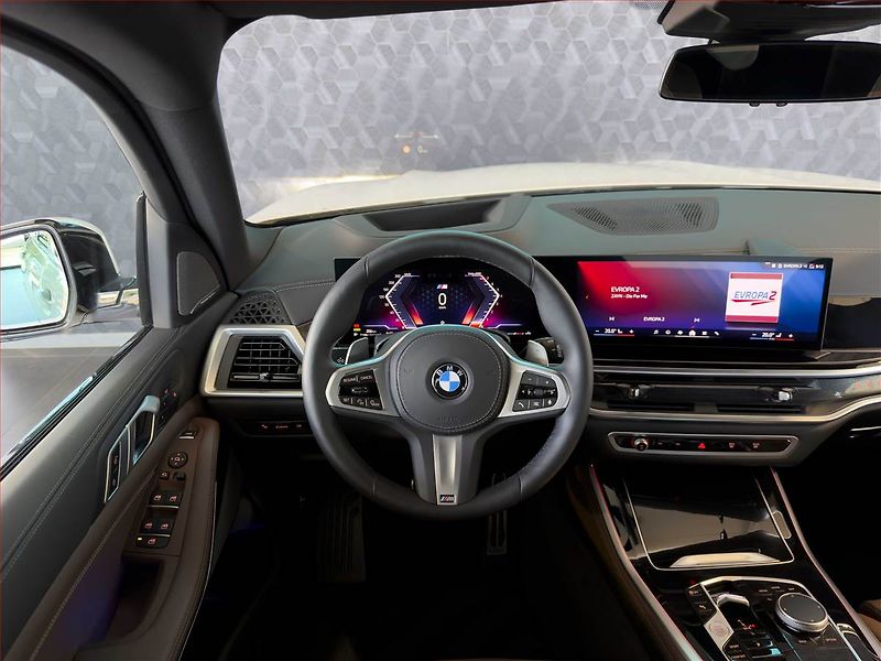 BMW X5 (2025) xDrive40i - fotka 17 z 23