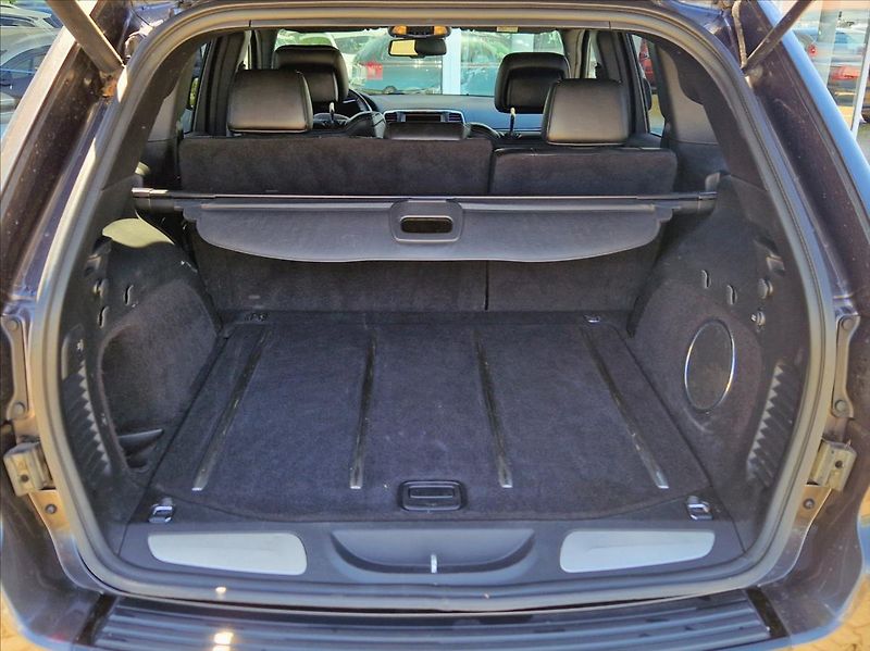 Jeep Grand Cherokee 6,4 i SRT 344kW NAVI TOPSTAV - fotka 10 z 32