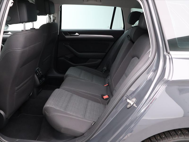 Volkswagen Passat 2,0 TDI 110kW Business Combi - fotka 13 z 30