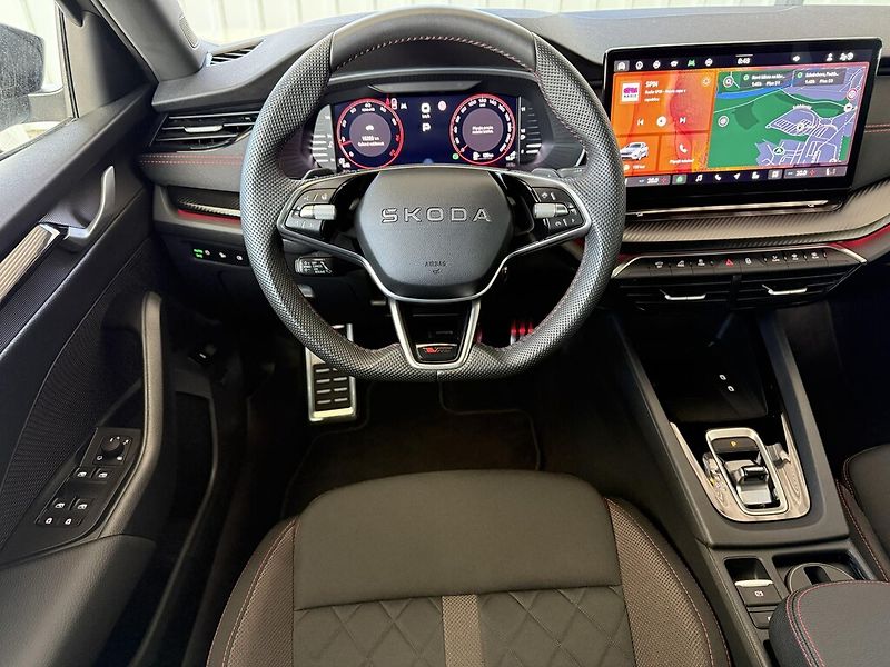 Škoda Octavia Combi DSG 2,0 TSi 195 kW RS - fotka 7 z 26