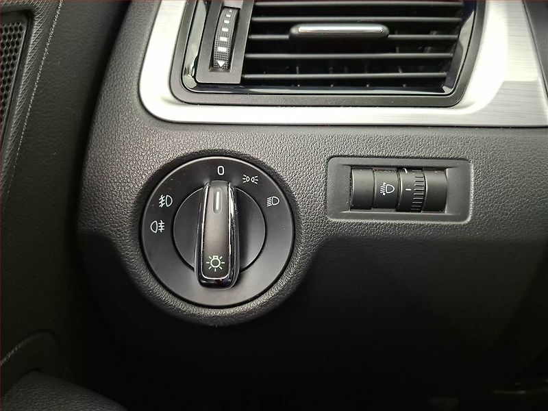 Škoda Rapid (2013) Spaceback 1.2 TSI - fotka 16 z 16
