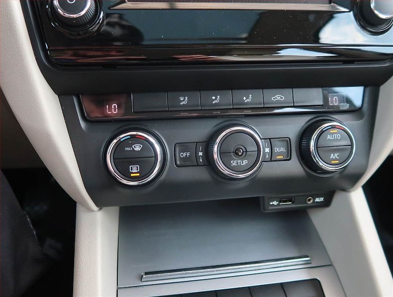 Škoda Octavia (2013) Elegance 1.8 TSI, Serv.kniha - fotka 16 z 23