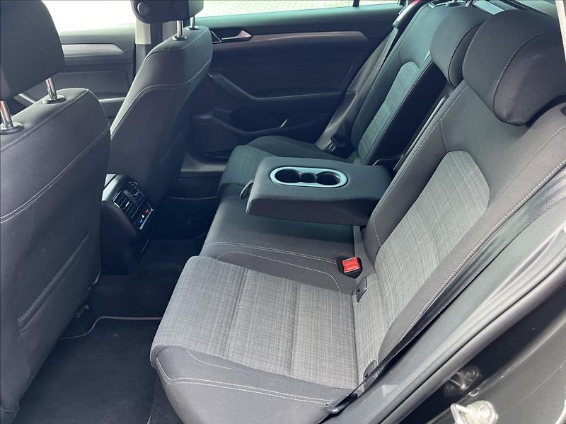 Volkswagen Passat 2,0 TDi Bussines DSG záruka - fotka 14 z 31