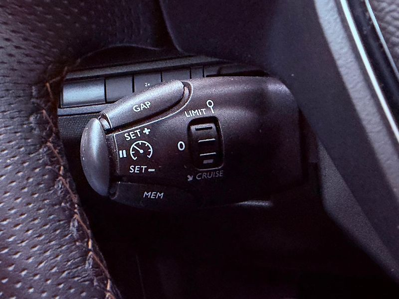 Peugeot 5008 1.6 PureTech Allure, Serviska - fotka 32 z 36