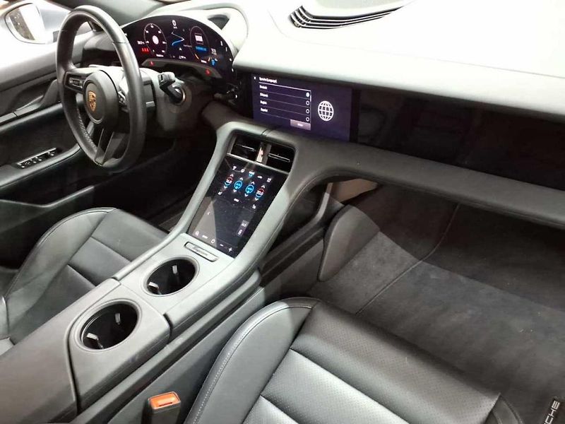 Porsche Taycan Cross Turisno 4 93kWH - fotka 8 z 14