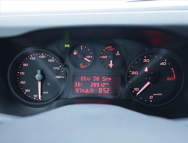 Iveco Daily (2020) 2.3 HPT, L3H2, 12m3, ČR, 1Maj - fotka 9 z 11