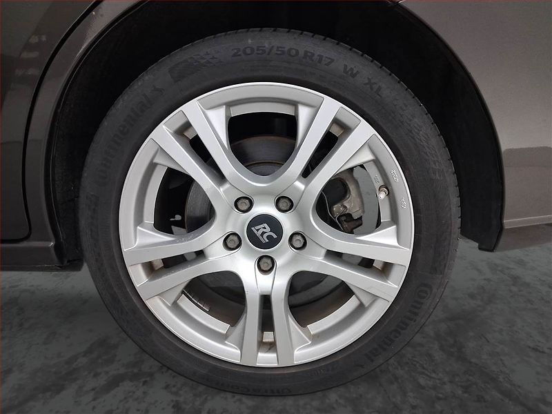 Mazda 5 (2014) 1.6 D, 7 míst, Navi, Tempomat - fotka 15 z 21