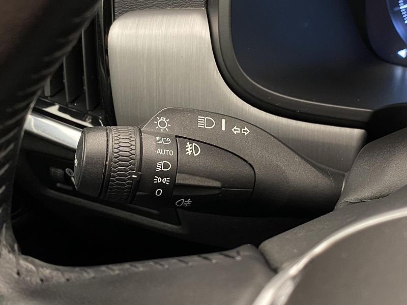 Volvo V90 CC D5 AWD MOMENTUM AUT CZ - fotka 21 z 44