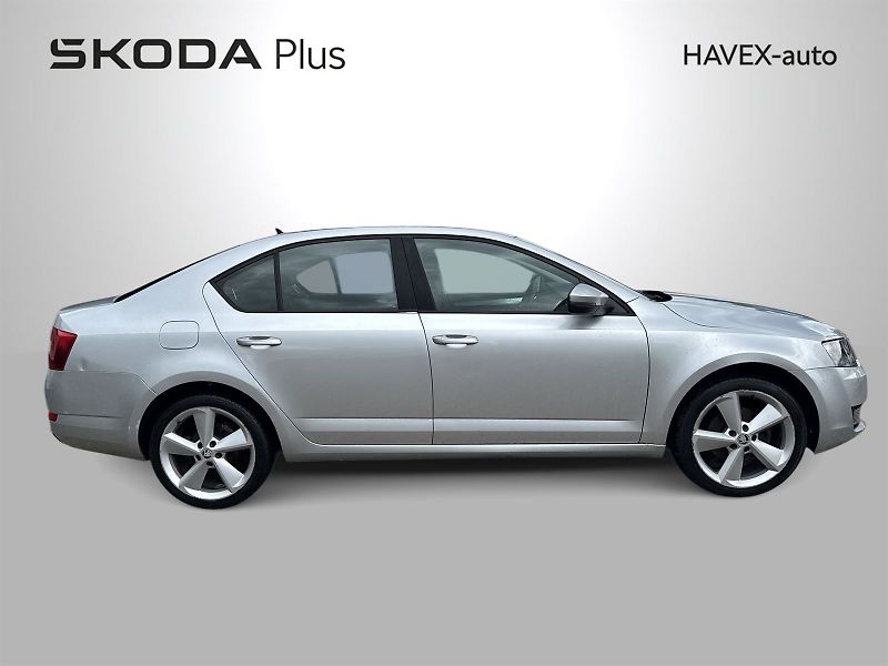 Škoda Octavia (2013) 2.0 TDI CR DPF Elegance - fotka 28 z 29