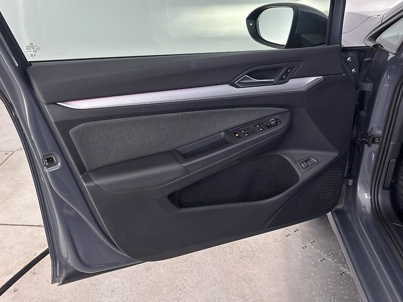 Volkswagen Golf Life DSG - fotka 13 z 29