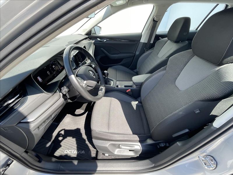 Škoda Octavia 2,0 TDI Combi Ambition Plus - fotka 4 z 22