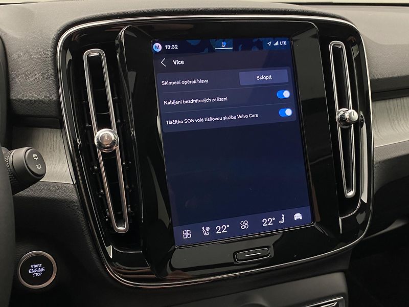 Volvo XC40 (2026) B3 AUT DARK ULTRA - fotka 57 z 66