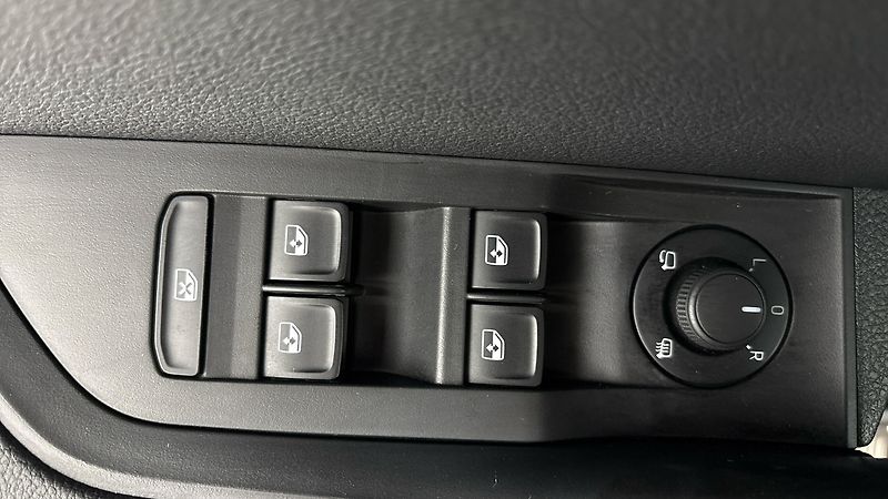 Škoda Superb 2.0 TDI DSG 4x4 Style - fotka 24 z 30