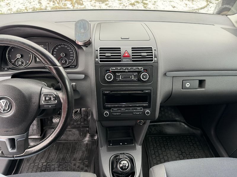 Volkswagen Touran 2.0 TDI STYLE - fotka 16 z 21
