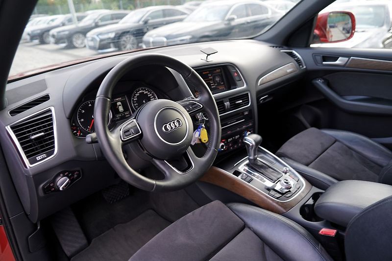 Audi Q5 2.0 TDI/Quattro/DSG/kůže/180PS - fotka 27 z 48