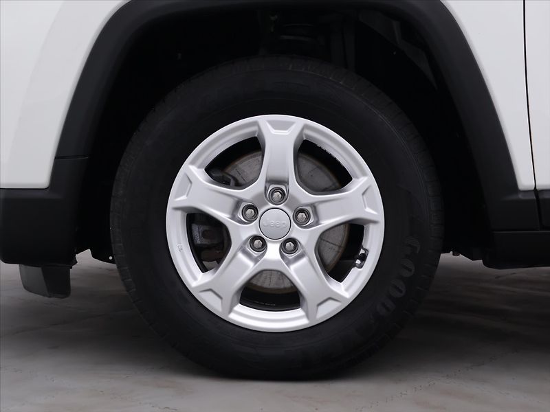 Jeep Compass 1,3 MultiAir 96kW Night Eagle - fotka 33 z 40