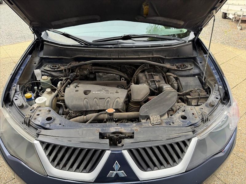 Mitsubishi Outlander 2,4 MIVEC 125kW-LPG-4x4-SERVIS - fotka 26 z 33