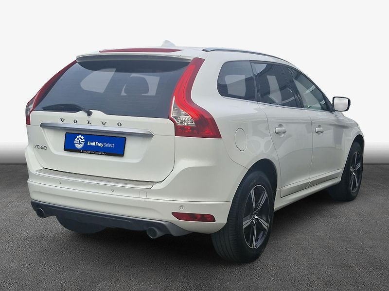Volvo XC60 T5 AWD Aut. RDesign #TAŽNÉ - fotka 2 z 16