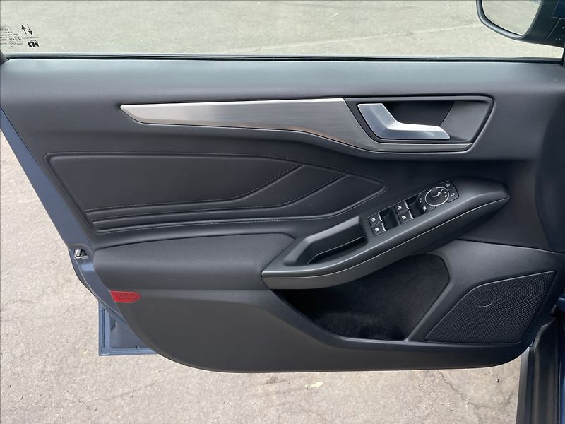 Ford Focus 1,0 EcoBoost A7 Combi Titanium - fotka 14 z 21