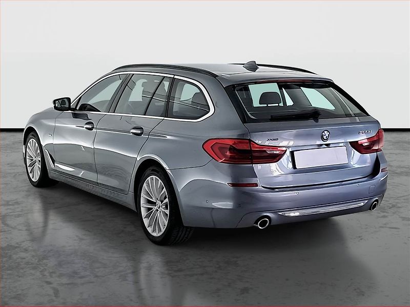 BMW Řada 5 (2017) Luxury Line 520d xDrive, 4X4 - fotka 4 z 28