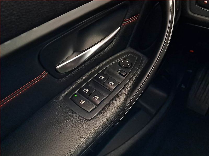 BMW Řada 3 (2015) 320 d, Automat, Navi, Xenony - fotka 17 z 19