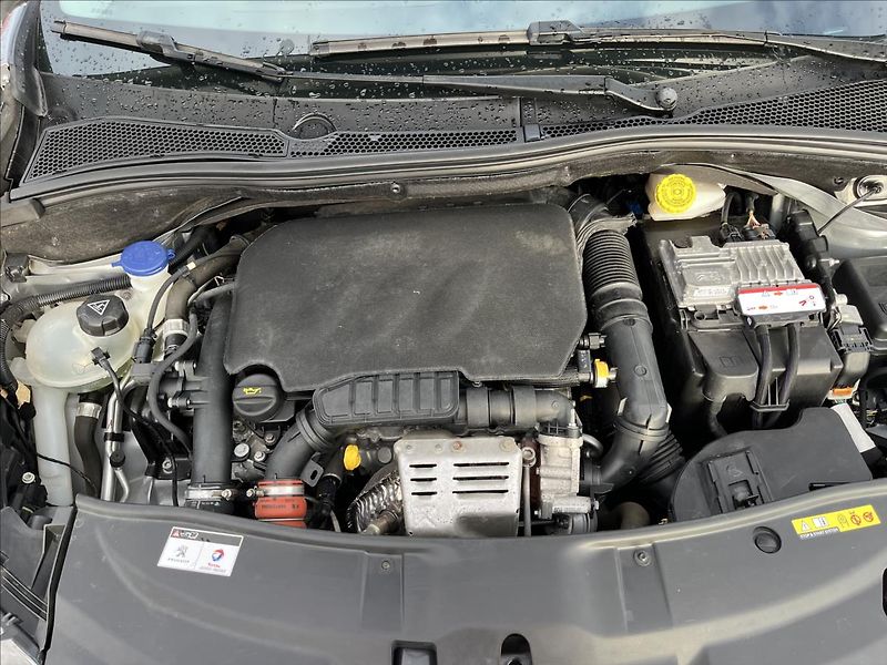 Peugeot 2008 1,2 PureTech 81KW 1.MAJITEL ČR - fotka 29 z 40