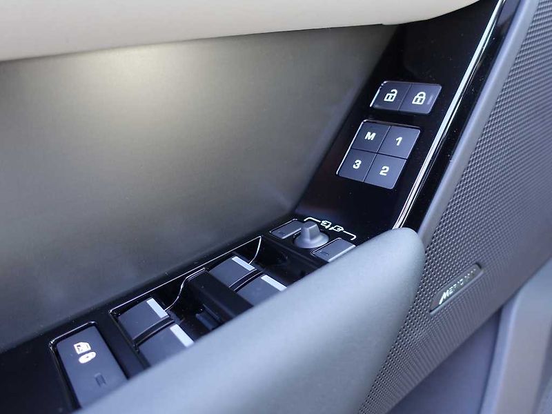 Land Rover Range Rover Velar 3,0 Dynamic SE D300 - fotka 12 z 41