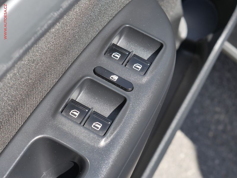 Škoda Octavia (2013) 2.0 TDI 4x4, ČR, Bixenon, AC - fotka 15 z 24
