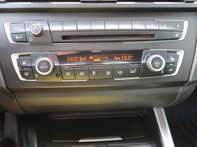 BMW Řada 1 (2014) Comfort 114i, Xenony, Tempomat - fotka 16 z 17