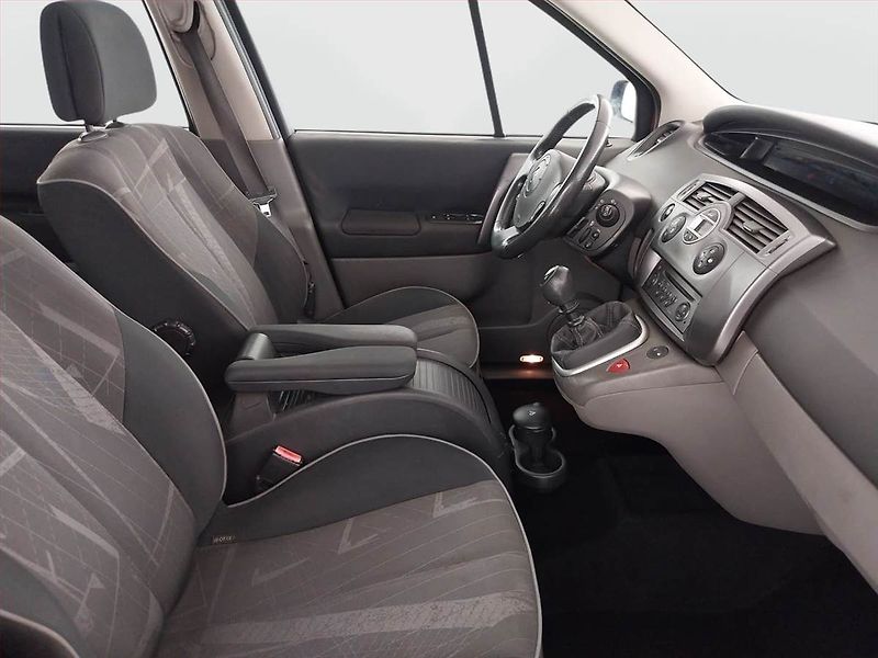 Renault Scénic (2003) 1.9 dCi, po STK, Tažné, Klima - fotka 9 z 17