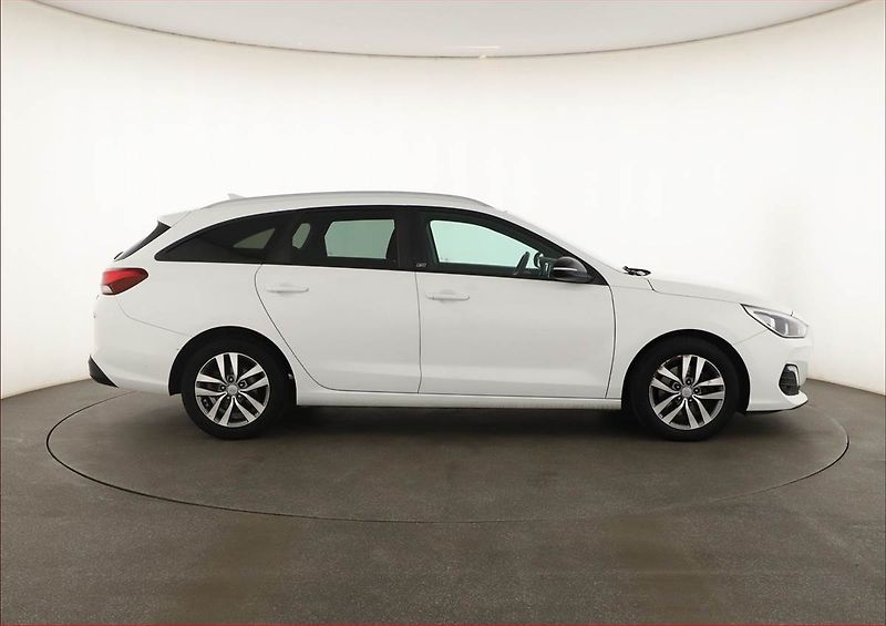 Hyundai i30 (2019) 1.4 T-GDI, ČR,1.maj - fotka 6 z 18