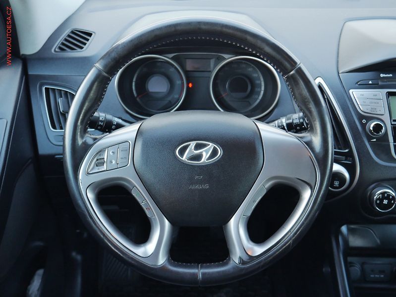 Hyundai ix35 (2010) 2.0 CRDi, ČR, AC, temp, tažné - fotka 11 z 20