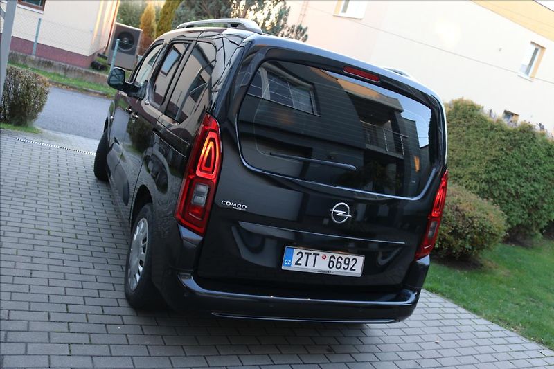 Opel Combo 1,2 LIFE,81KW,87000 Km - fotka 7 z 47