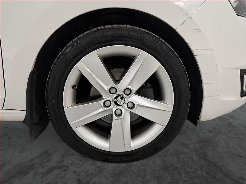 Škoda Rapid (2015) 1.4 TDI, Tempomat - fotka 14 z 17