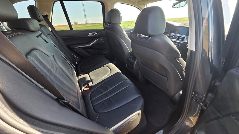 BMW X5 (2019) 3.0 /195kW - fotka 12 z 20