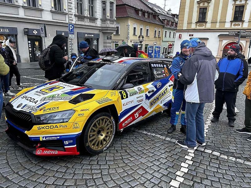 Tragédie, která se odehrála v rámci 58. ročníku Rallye Šumava, kdy po nehodě zemřela navigátorka Alena Krejčíková (41), nezasáhla jen příznivce rallye, ale její kamarády, jelikož byla na Klatovsku doma.