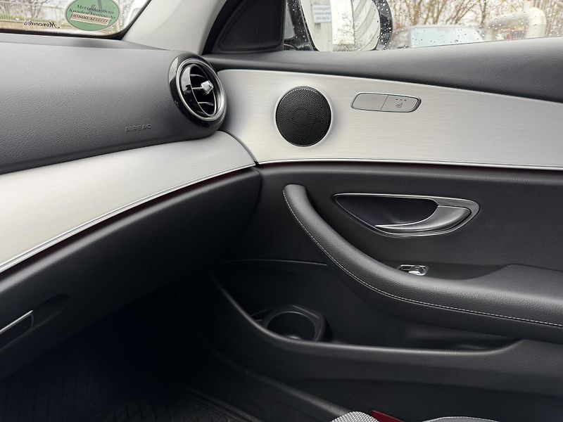 Mercedes-Benz Třídy E E 220 d T 9G-TRONIC Avantgarde - fotka 35 z 36
