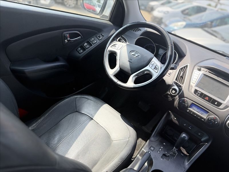 Hyundai ix35 2,0 135kW A/T NAVI PANO 4X4 - fotka 25 z 32