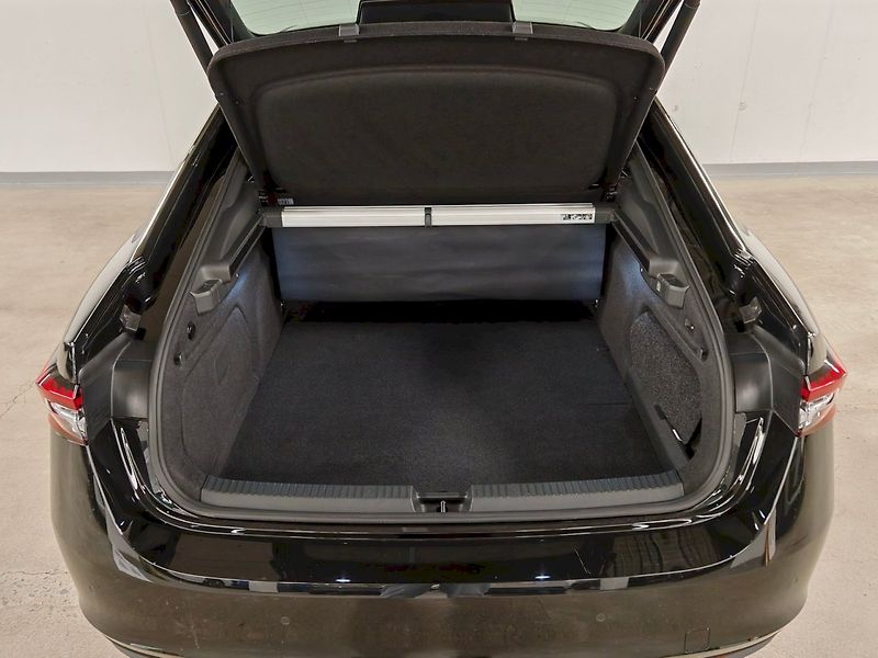 Škoda Superb (2025) iV 1.5 TSI 150 kW DSG Sportlin - fotka 32 z 35