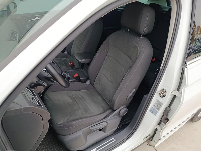 Volkswagen Tiguan 2.0TDI DSG 4M HIGHLINE ČR - fotka 13 z 35