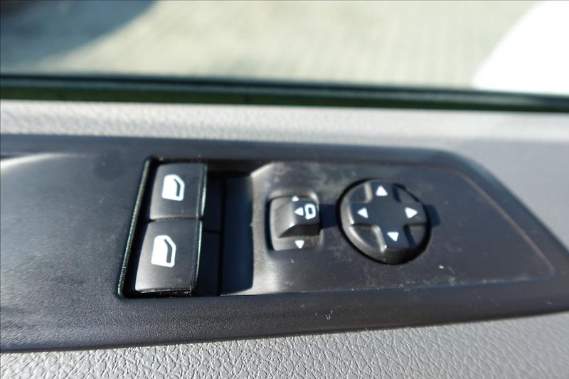 Peugeot Expert 2,0 HDI  Traveller L3H1 8MÍST - fotka 26 z 36
