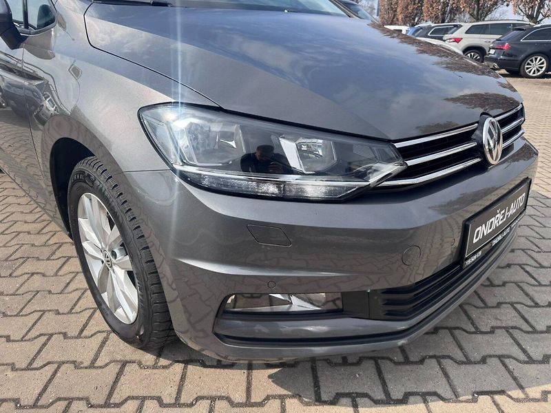 Volkswagen Touran (2016) 7X 2,0 TDI 110 KW 2 MAJ TAŽNÉ - fotka 11 z 50