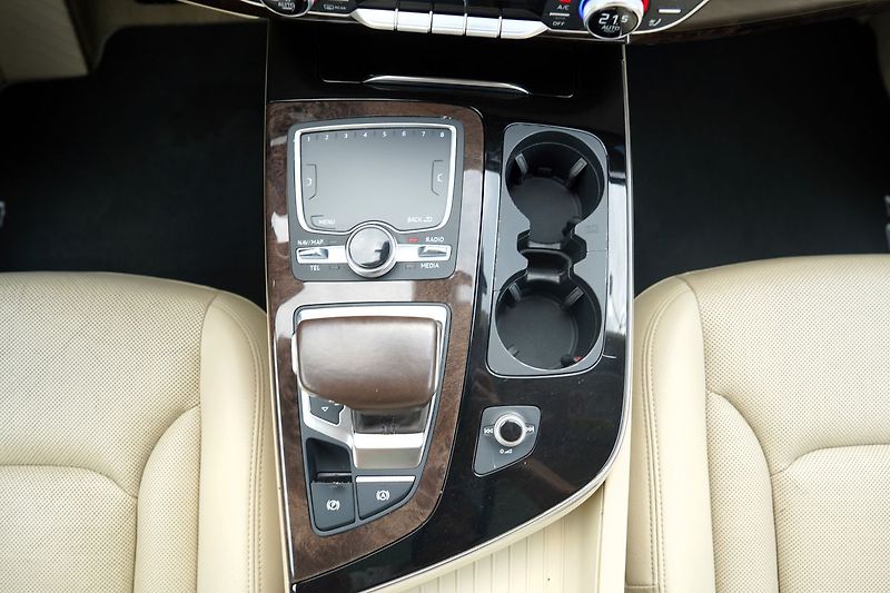 Audi Q7 3.0 TDI 200 kW/Q/7míst - fotka 38 z 50