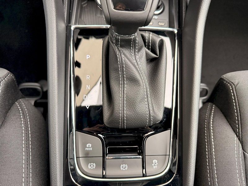 Škoda Karoq (2025) SPORTLINE TSI 1.5/110KW 7AP - fotka 15 z 35
