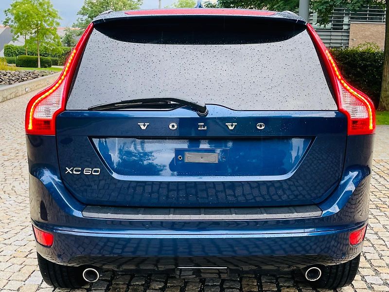 Volvo XC60 2.4D5 5V 4x4 AUT TAŽNÉ SERVISK - fotka 14 z 47
