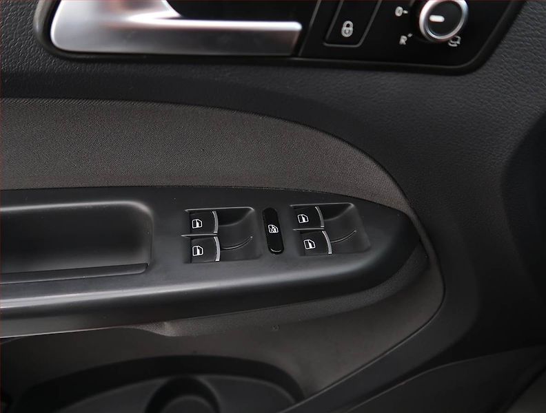 Volkswagen Touran (2011) Comfortline 2.0 TDI, Automat - fotka 20 z 23