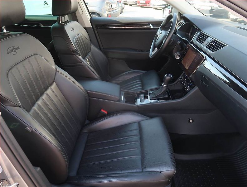 Škoda Superb (2019) Laurin&Klement 2.0 TDI, ČR,DPH - fotka 9 z 26