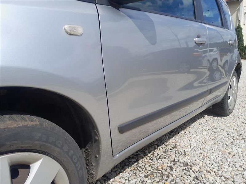 Nissan Note 1,4 i - fotka 13 z 41