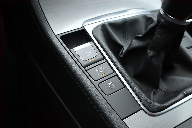 Volkswagen Passat (2014) 1.6 TDI, Navi, Tempomat - fotka 16 z 22